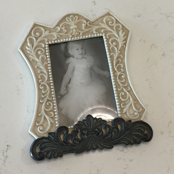 Ceramic Ivory Vintage style 5x7 photo frame NWT - Picture 2 of 4